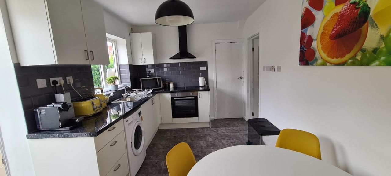 Cosy 3-Bedroom House In Aspley Nottingham Exteriör bild